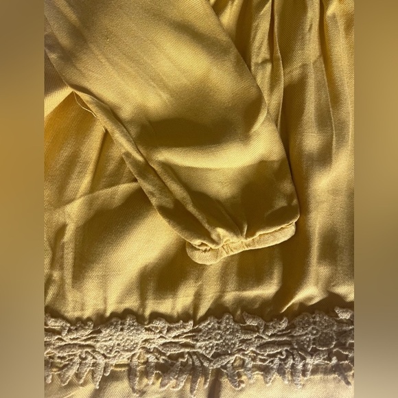 Toddler girls Artisan NY size 2T mustard colored button down top. - Picture 5 of 6